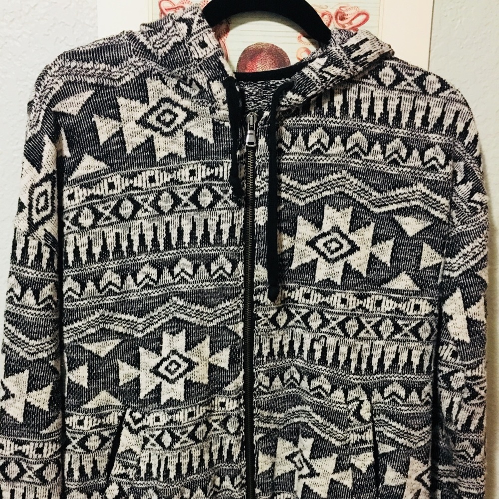 AEO black and white tribal geometric knit hoodie